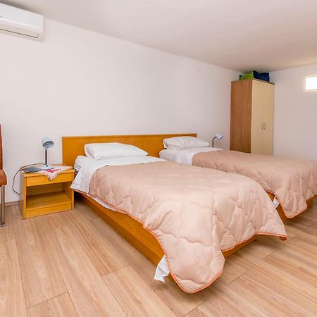 Apartment Jelena Primosten Exterior photo